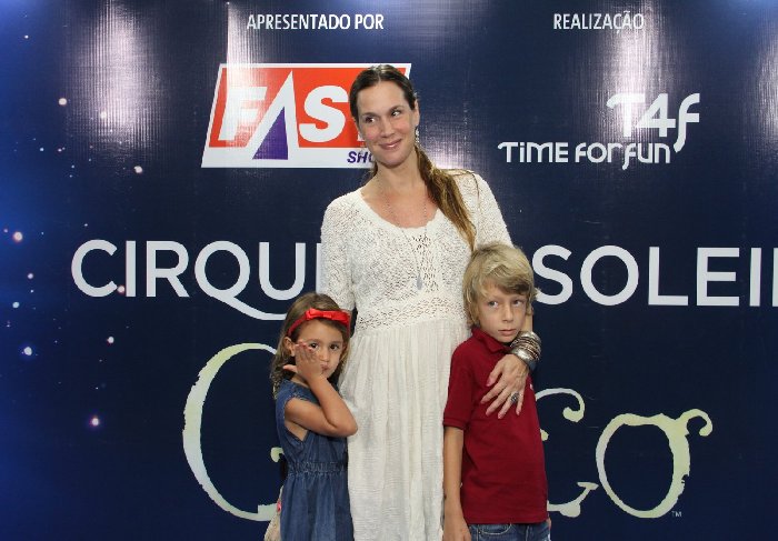 Vanessa Lóes e os filhos Gael e Cora