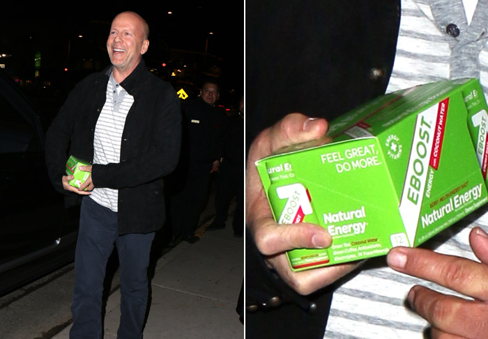 Bruce Willis deixa restaurante com energético em pó nas mãos