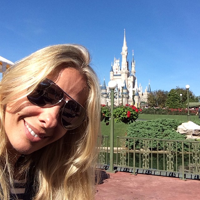  Adriane Galisteu curte férias na Disney