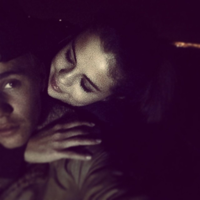 Justin Bieber posta foto com Selena Gomez no Instagram
