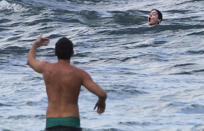 Anne Hathaway quase se afoga em praia e é socorrida pelo marido