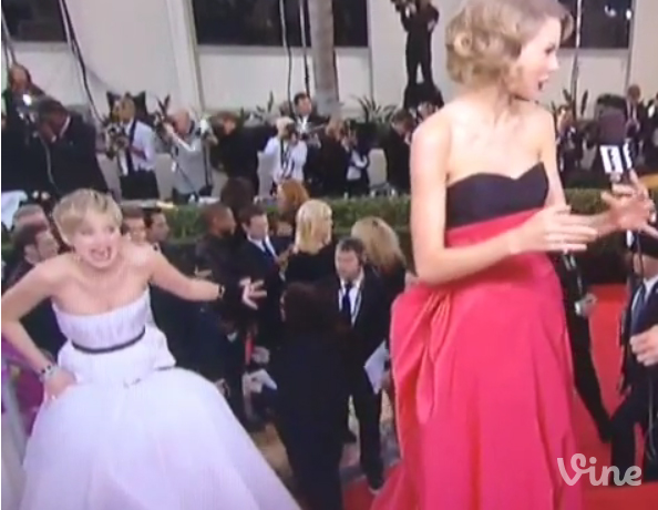 Jennifer Lawrence protagoniza momento engraçado com Taylor Swift no Globo de Ouro