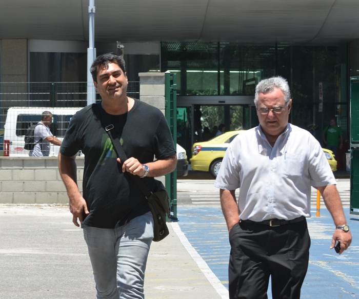 Zeca Camargo e ex-BBB Cacau Colucci deixam o Rio no aeroporto Santos Dumont