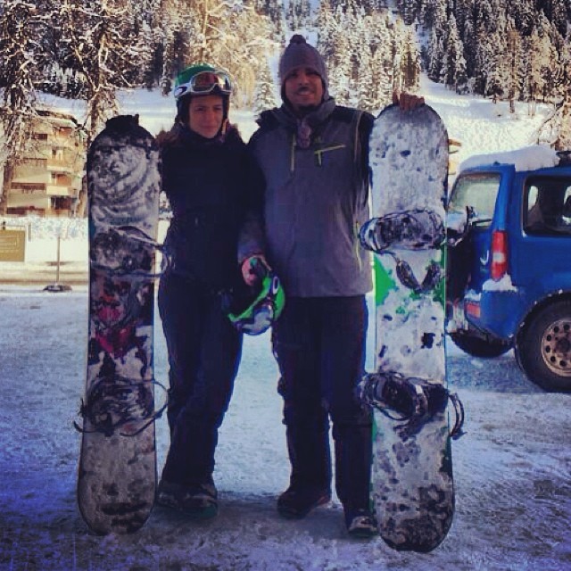 Ronaldo Lima e a noiva praticam snowboard em viagem pela Europa