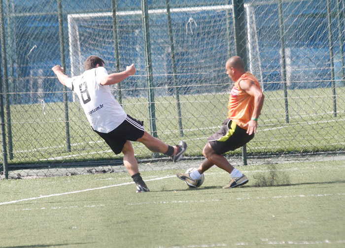 Tiago Martins vai para o ataque no gol