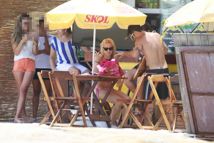 Bruno Gagliasso e Giovanna Ewbank relaxam em dia de folga no Rio de Janeiro