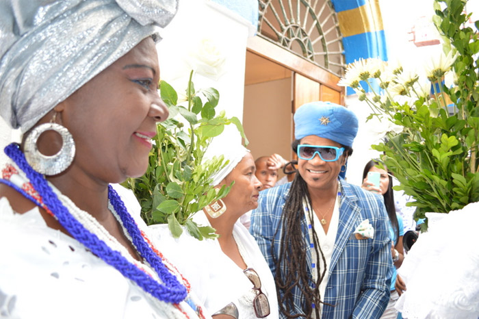 Carlinhos Brown faz festa para o Senhor do Bonfim 