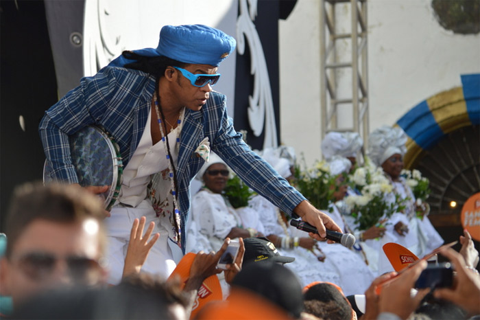 Carlinhos Brown faz festa para o Senhor do Bonfim 