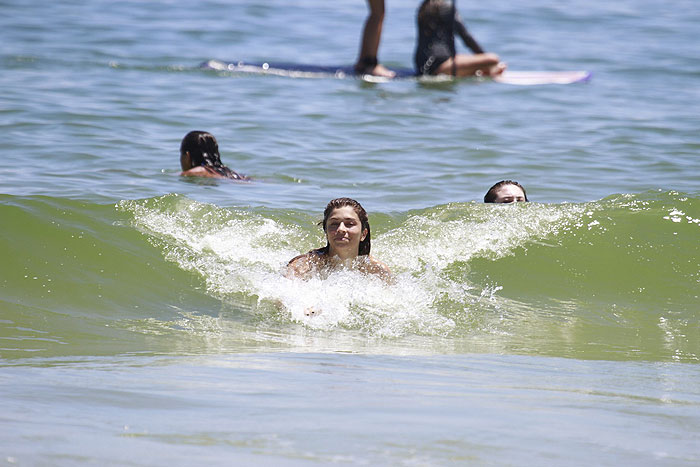 Grazi Massafera curte dia na praia