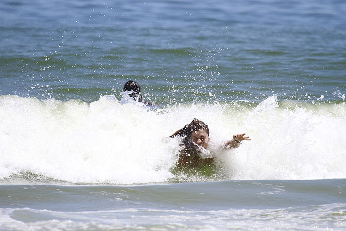 Grazi Massafera curte dia na praia