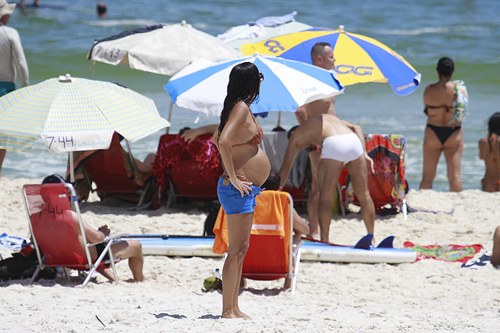 Márcio Garcia curte dia de sol com esposa e filhos