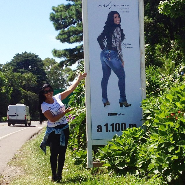 Mulher Moranguinho realiza sonho e lança coleção de jeans
