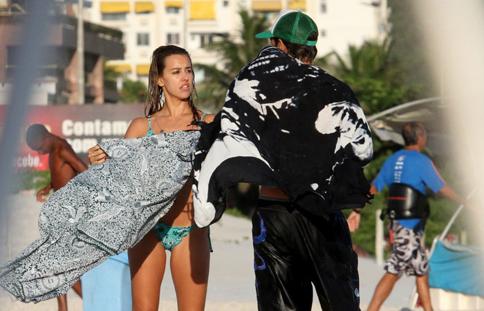 Cristiane Dias mostra o corpão na Barra da Tijuca