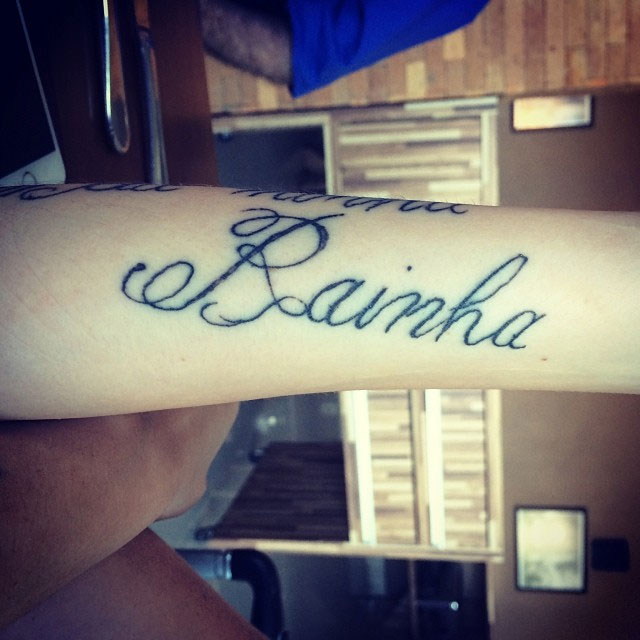 David Brazil ri da tatuagem de Barbara Evans nas redes sociais