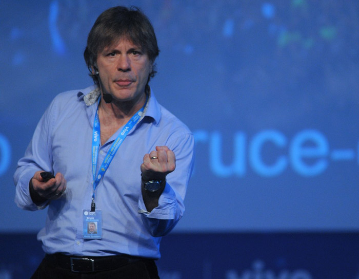 Bruce Dickinson, vocalista do Iron Maiden dá palestra na Campus Party, em São Paulo