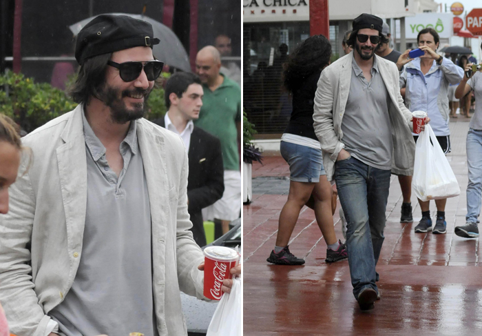 Keanu Reeves esbanja simpatia ao passear por Punta Del Este