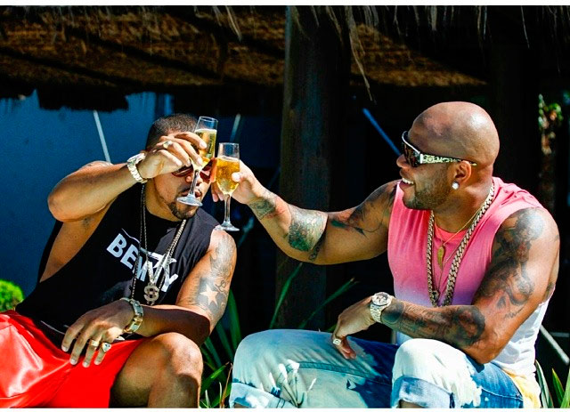 Naldo anuncia clipe com Flo Rida