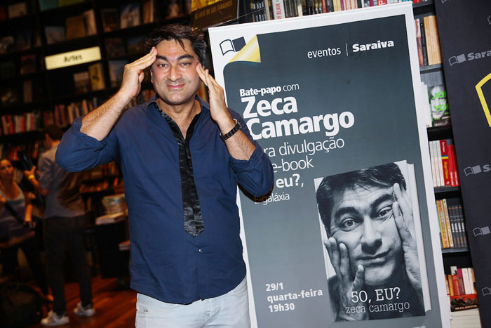 Cinquentão de bem com a vida: Zeca Camargo lança livro em São Paulo