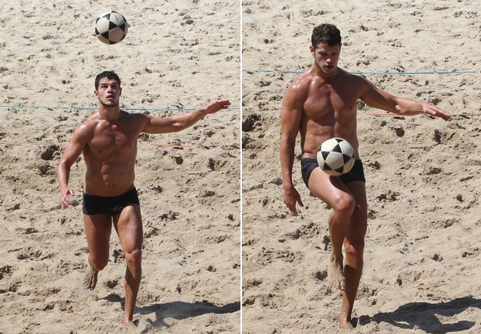 José Loreto exibe o corpão definido durante treino de futevôlei na praia