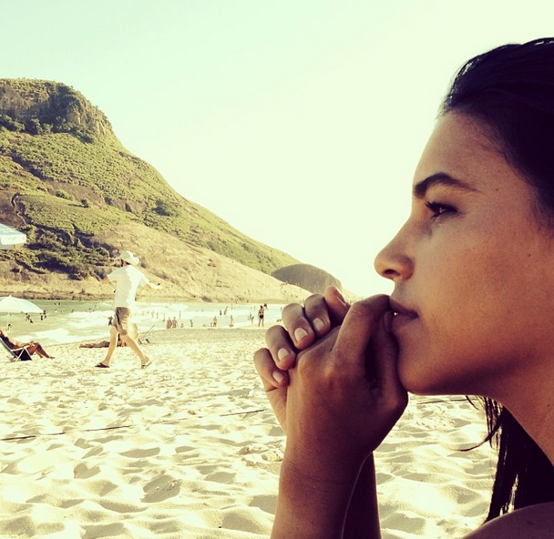 Mariana Rios filosofa na praia: “Nada é por acaso”
