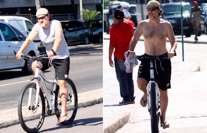 Antônio Calloni tira a camiseta para andar de bicicleta por orla carioca