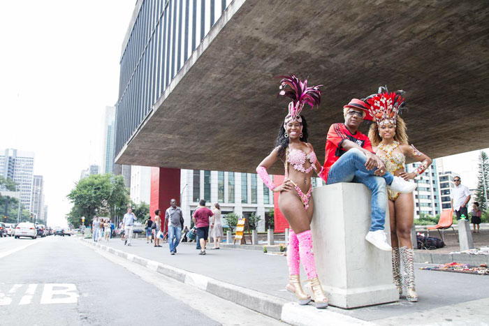 Em São Paulo,  Ivo Meirelles faz ensaio fotográfico em pontos turísticos