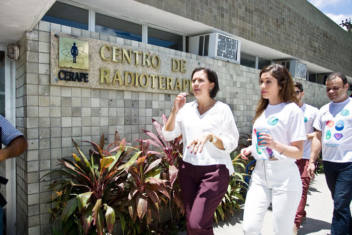  Recuperada de um câncer, Maria Melilo visita pacientes em tratamento