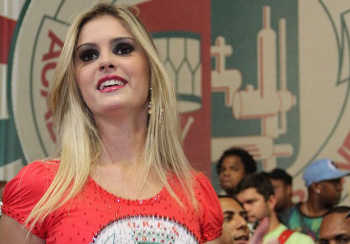 Bárbara Evans na quadra da Grande Rio