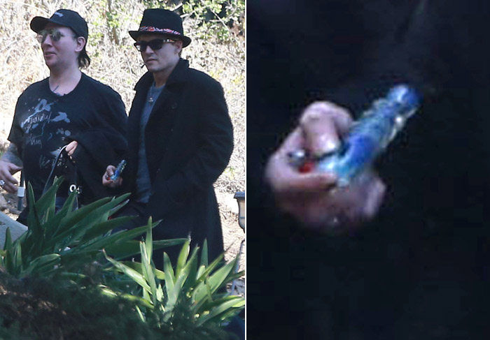 Johnny Depp é flagrado segurando pipe de fumar maconha