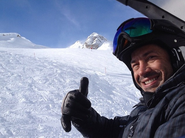 Malvino Salvador tem aula de snowboard nos Alpes suíços