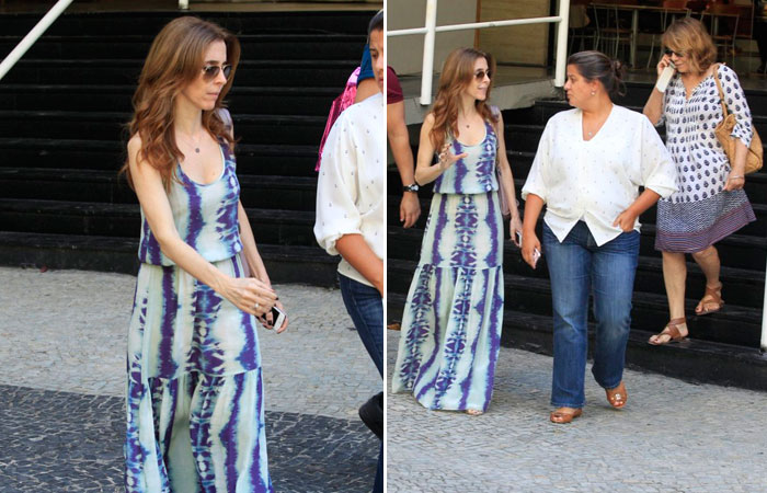 Deborah Evelyn e Renata Sorrah passeiam juntas em São Conrado no Rio