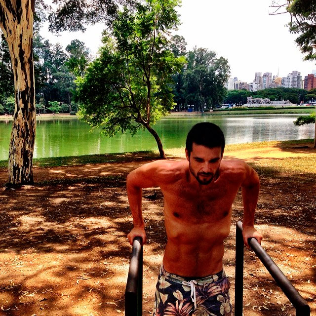  Sergio Marone se exercita no Parque Ibirapuera, em São Paulo