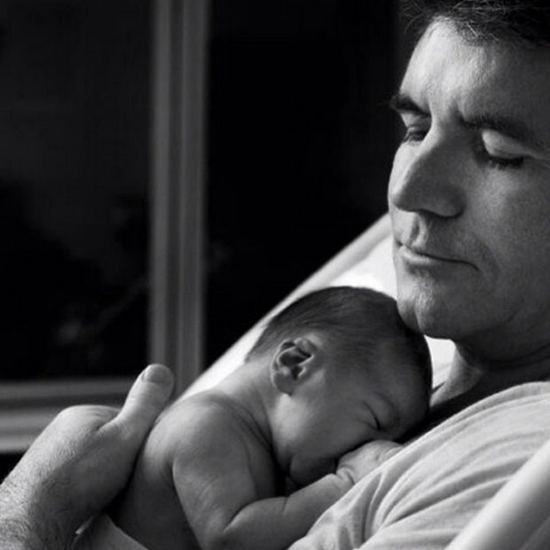 Simon Cowell apresenta o filho Eric