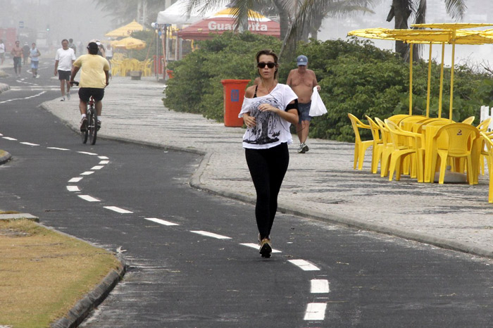 Dia nublado não afasta Juliana Didone dos treinos