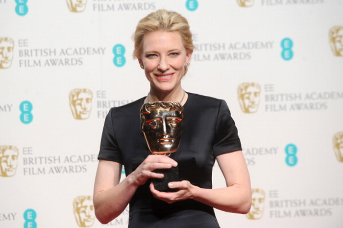 Cate Blanchett dedica seu prêmio BAFTA a Philip Seymour Hoffman