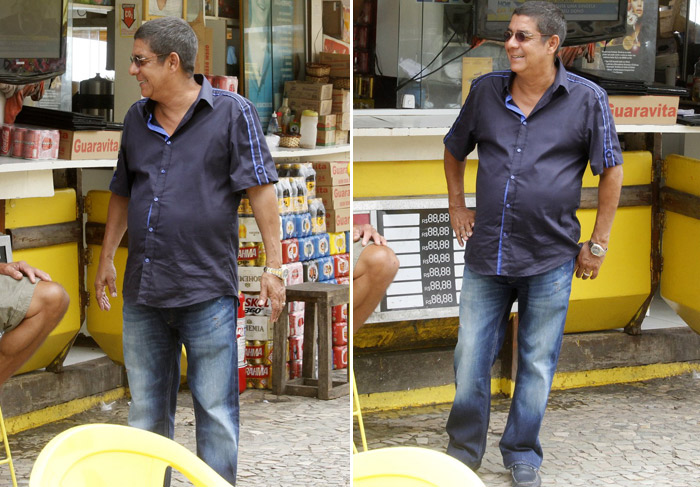 Zeca Pagodinho joga conversa fora com amigos em quiosque na Barra da Tijuca