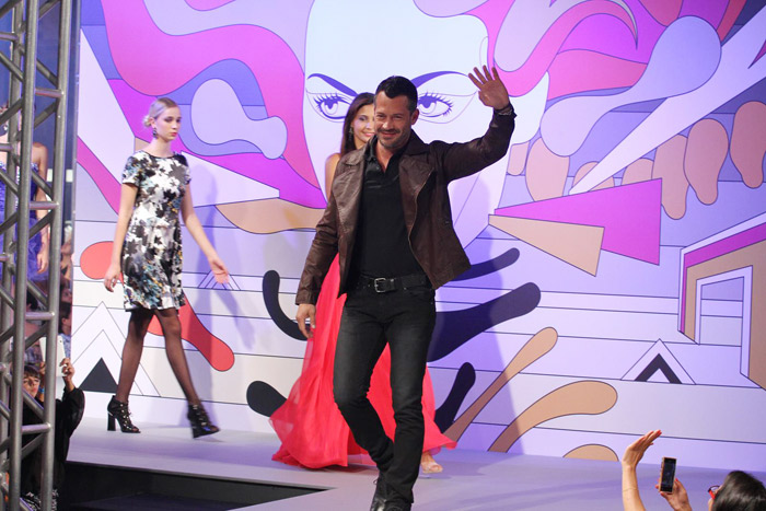 Malvino Salvador esbanja estilo em feira de moda paulistana