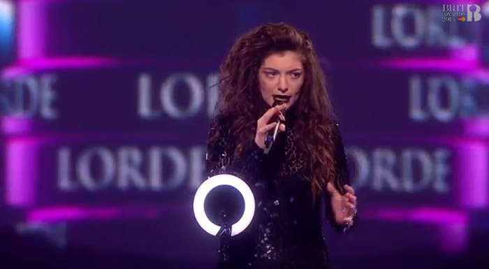 Lorde é considerada a cantora sola do ano no Brit Awards