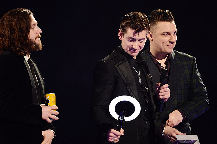 Brits Awards 2014: Artic Monkeys - Melhor Álbum Britânico do Ano