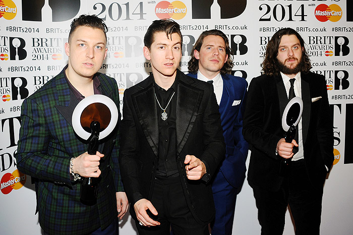 Brits Awards 2014: Matt Helders, Alex Turner, Jaime Cook e Nick OMalley do Arctic Monkeys,