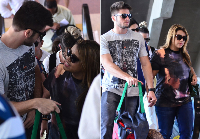 Preta Gil embarca animada com o namorado e o estilista no aeroporto Santos Dumont