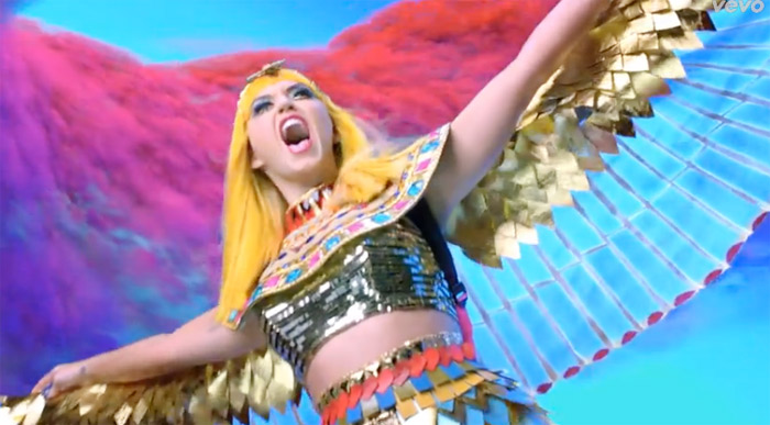 Incrível: Cenas do novo videoclipe de Katy Perry, Dark Horse