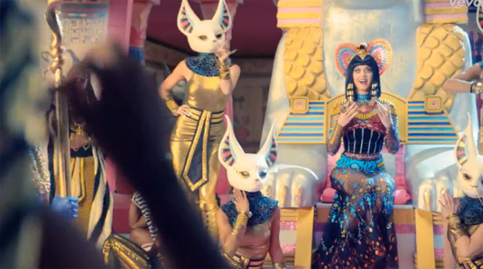 Katy Perry lança novo videoclipe, Dark Horse