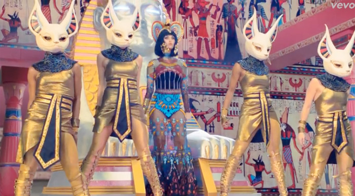 Katy Perry lança novo videoclipe, Dark Horse