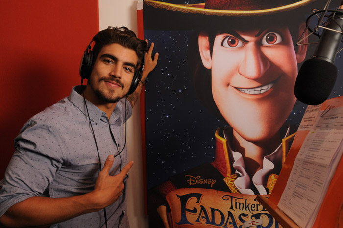 Caio Castro dubla Capitão Gancho em animação da Disney