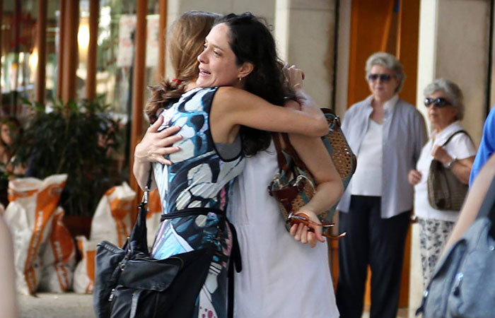 Betty Gofman e Bianca Byington passeiam pelo Rio de Janeiro