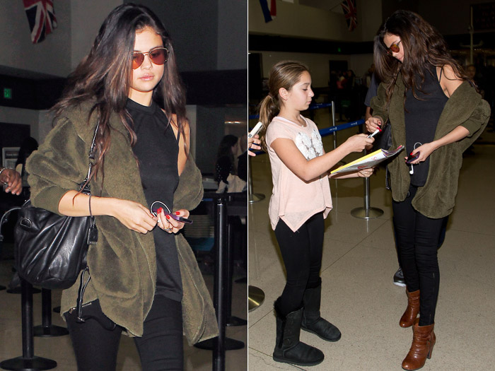Selena Gomez distribui autógrafos ao sair de aeroporto