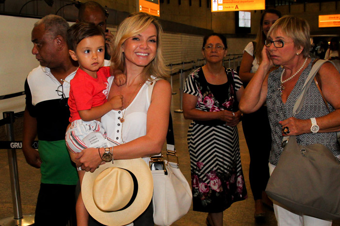 Eliana viaja para Salvador para trabalhar durante o Carnaval