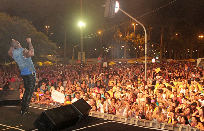 Léo Santana agita o Carnaval em Florianópolis, em Santa Catarina