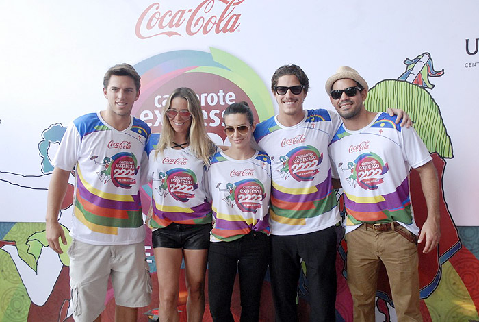 Recife: Cléo Pires, Danielle Winits e seus pares no Galo da Madrugada